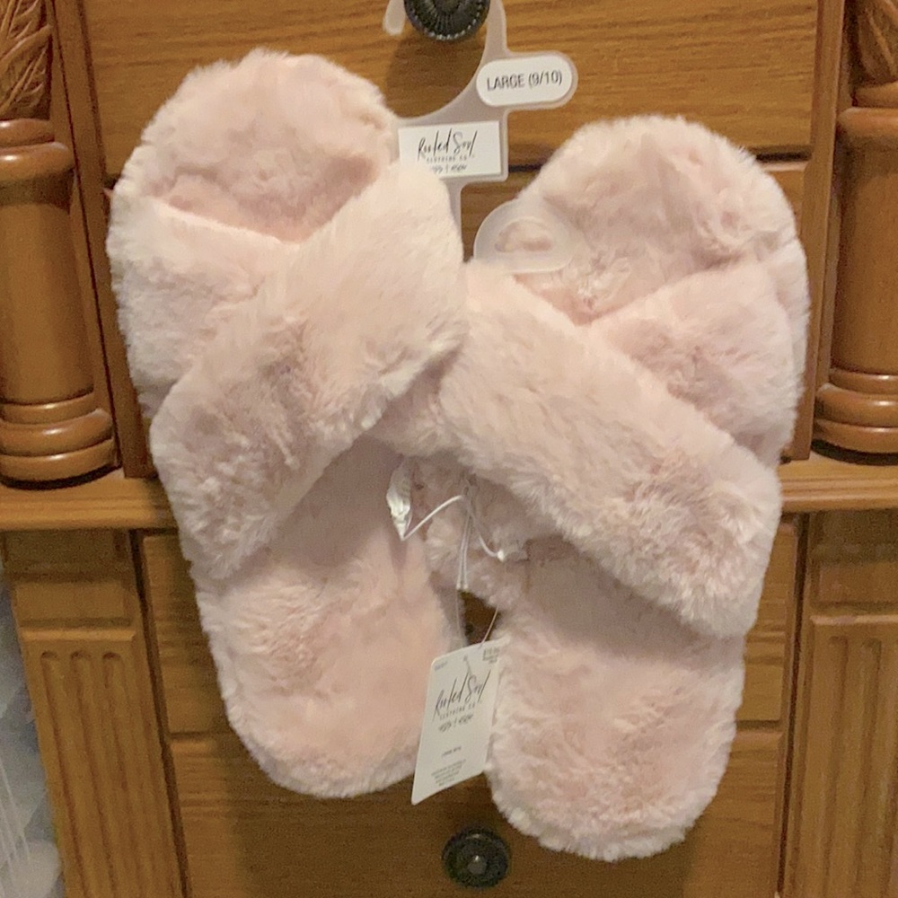 Brand New Blush Criss Cross Slippers